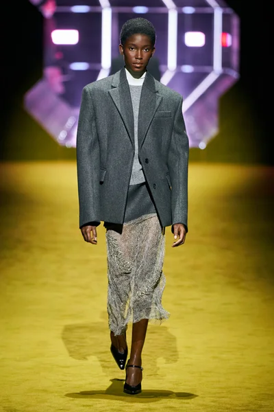 Look 2